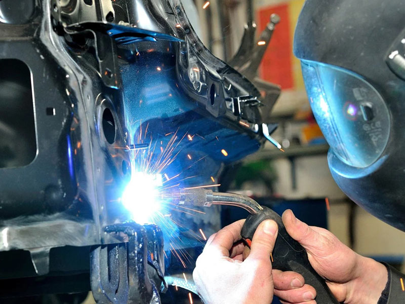 svarka-kuzova-avtomobilya-800x600-1